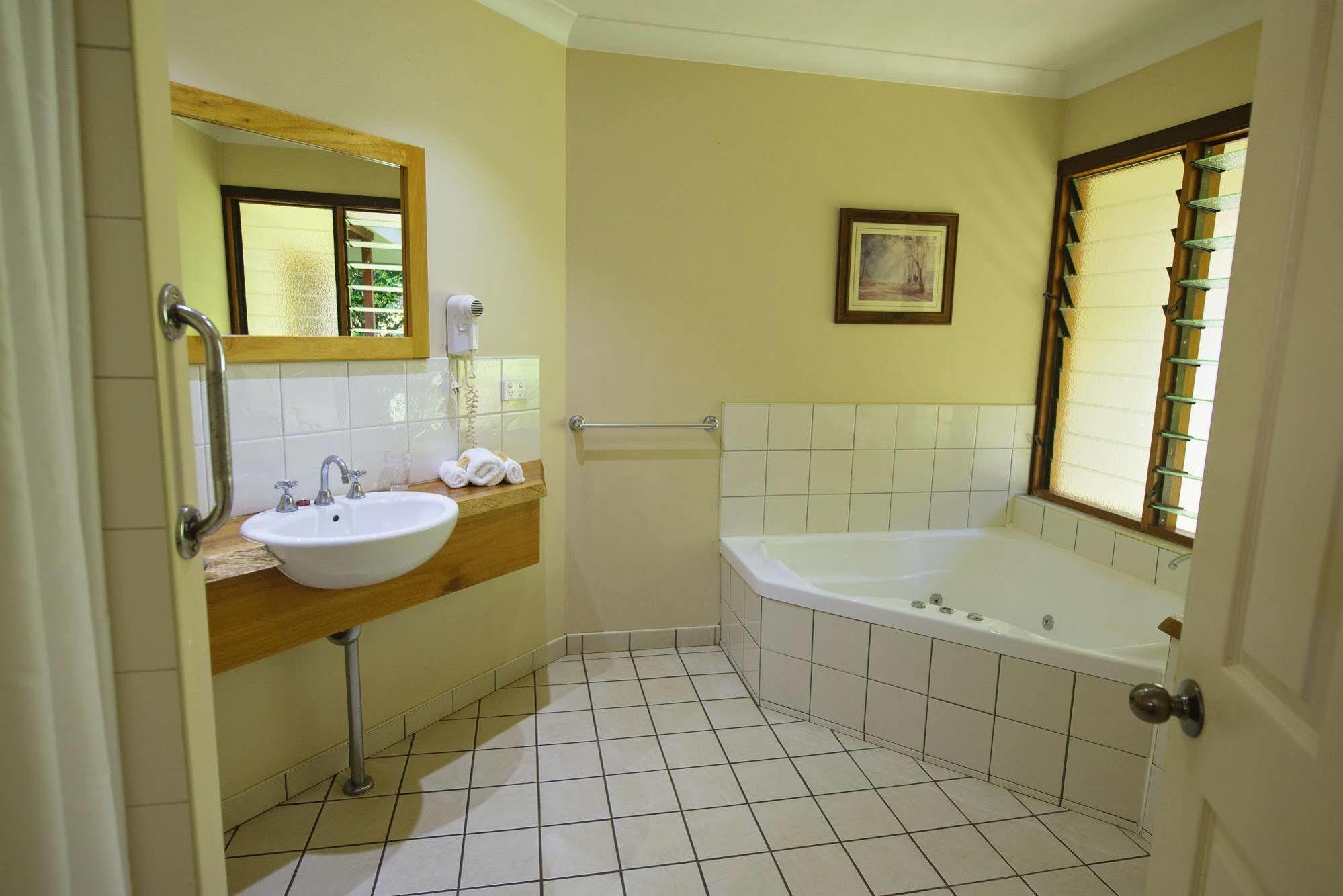 Allumbah Pocket Cottages Yungaburra Bagian luar foto
